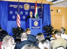 NATO-csúcs. Orbán Viktor miniszterelnök sajtótájékoztatója, Washington, 1999