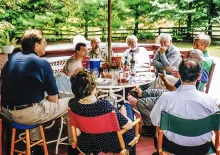 Néhány magyar összehajol. Koszorús Ferenc, Orbán Viktor, Jeszenszky Géza, Charles Fenyvesi, Washington, 2002