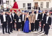 Indulás a nagykövetségről a Buckingham Palotába, az új nagykövet bemutatkozására. 1994